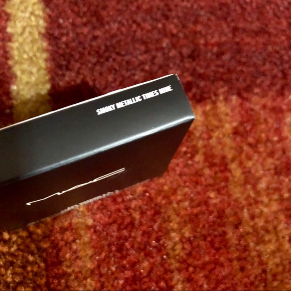 NIB MAC Smokey Metallic x 9 palette - Picture 5 of 6